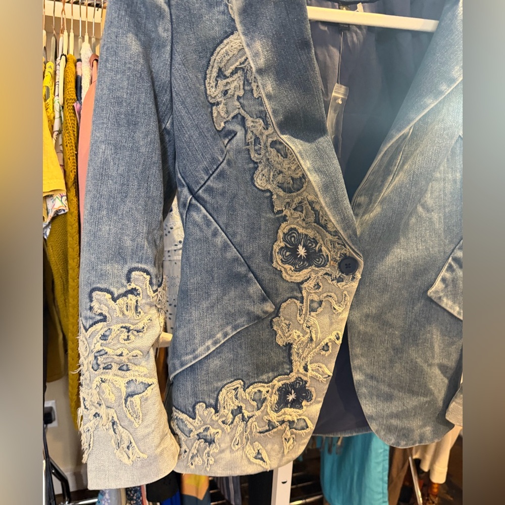 NWOT White House Black Market Editor Denim Blazer with Embroidery - Picture 6 of 7
